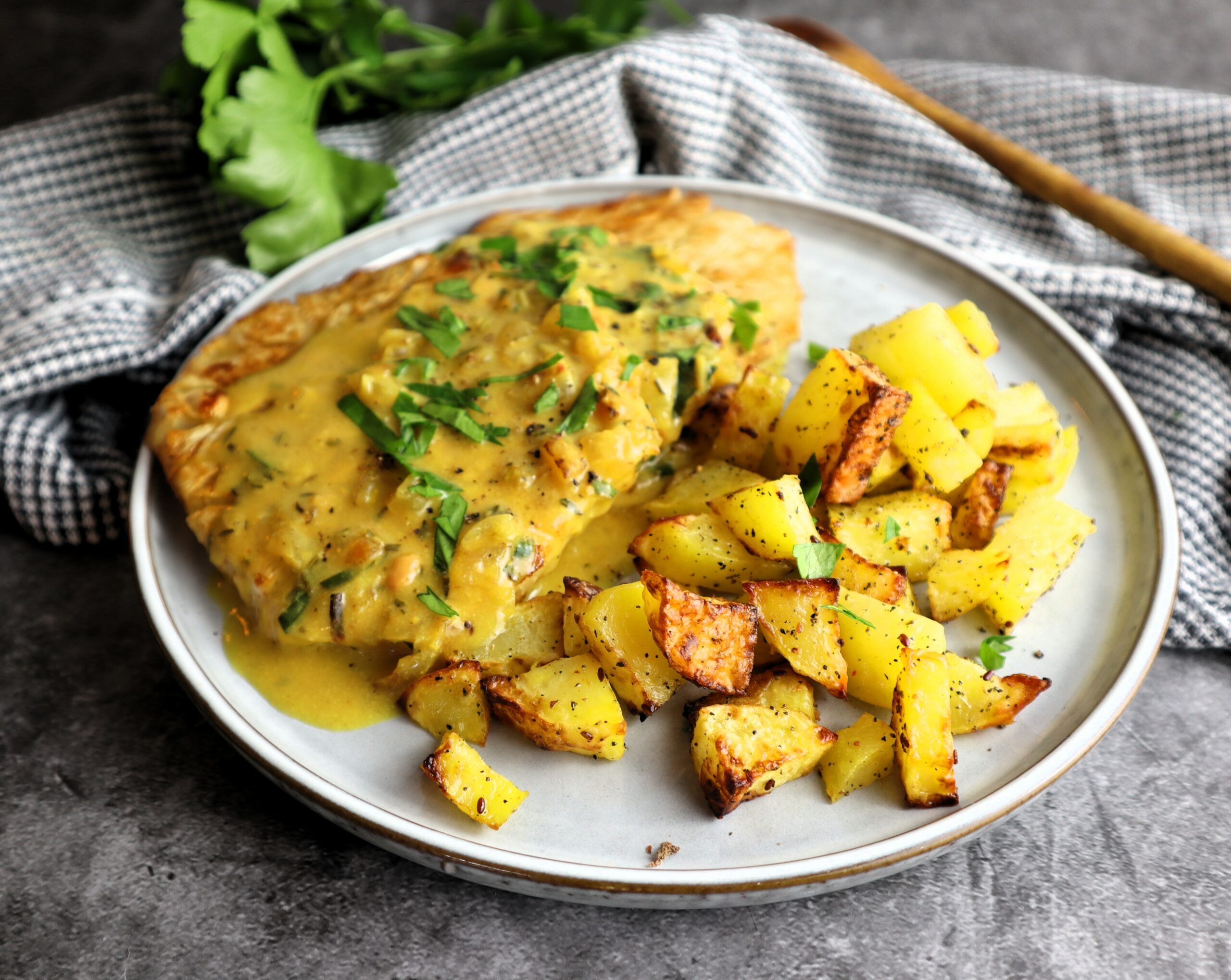 Veganes Sellerieschnitzel mit Kartoffelwürfel - Jools Yoga Veganes Sellerieschnitzel mit Kartoffelwürfel - Jools Yoga